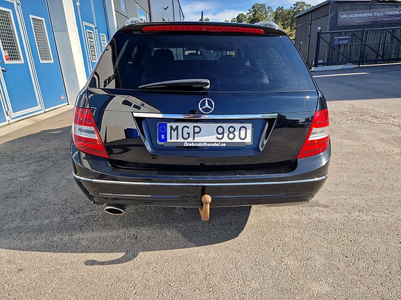 Mercedes-Benz C220 8 of 17