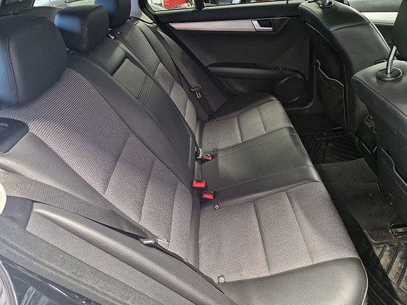 Mercedes-Benz C220 14 of 17