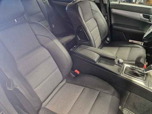 Mercedes-Benz C220 12 of 17