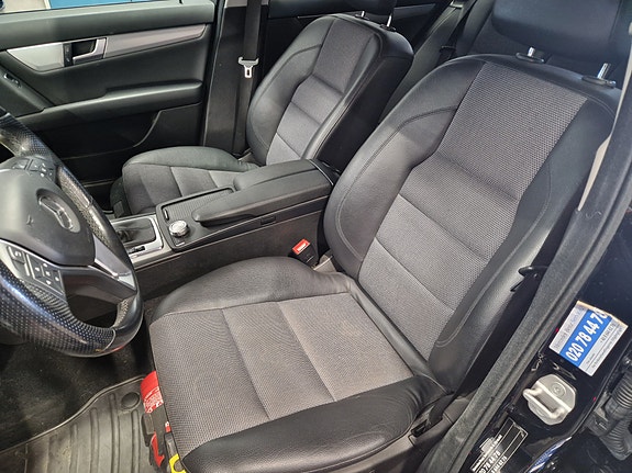 Mercedes-Benz C220 11 of 17