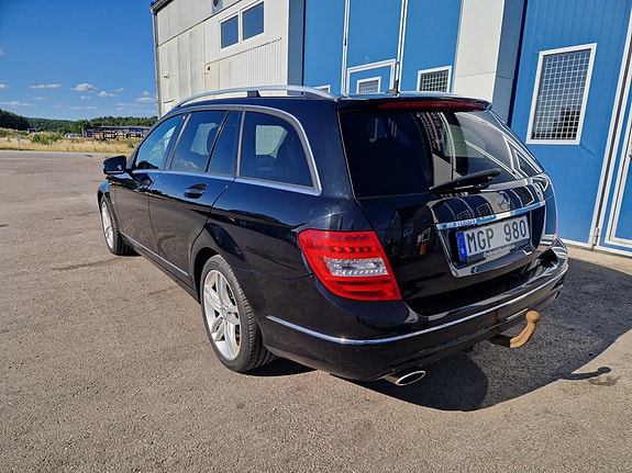 Mercedes-Benz C220 7 of 17