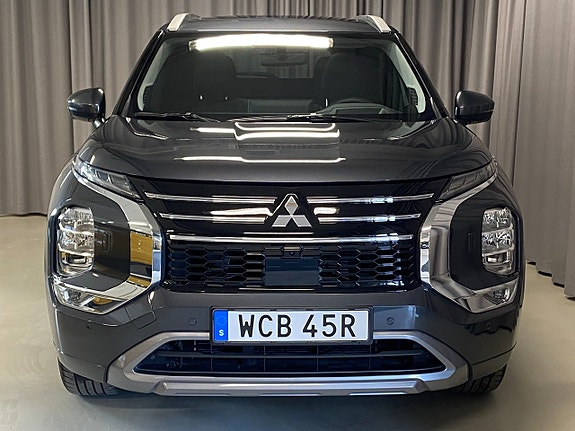 Mitsubishi Outlander 2 of 5