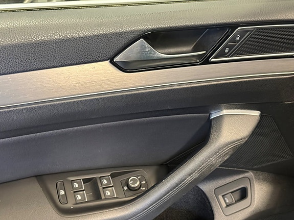 Volkswagen Passat 7 of 27