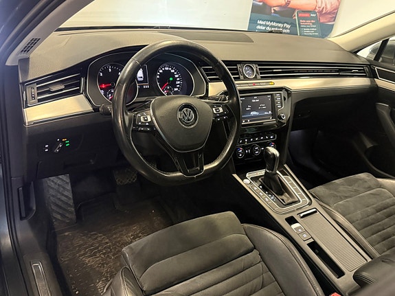 Volkswagen Passat 10 of 27
