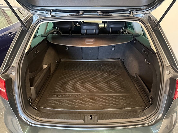 Volkswagen Passat 25 of 27