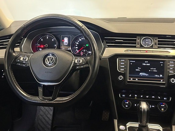 Volkswagen Passat 15 of 27