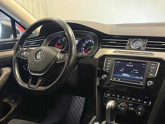 Volkswagen Passat 23 of 27