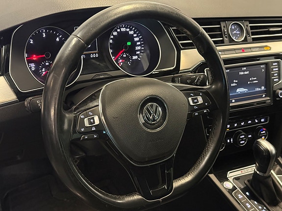 Volkswagen Passat 11 of 27
