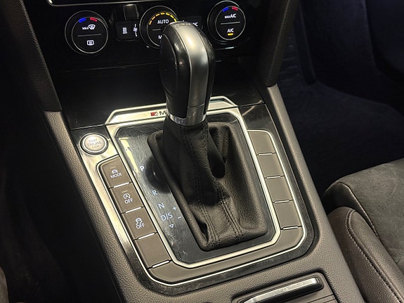 Volkswagen Passat 12 of 27