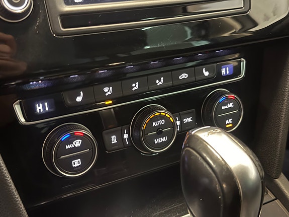 Volkswagen Passat 19 of 27