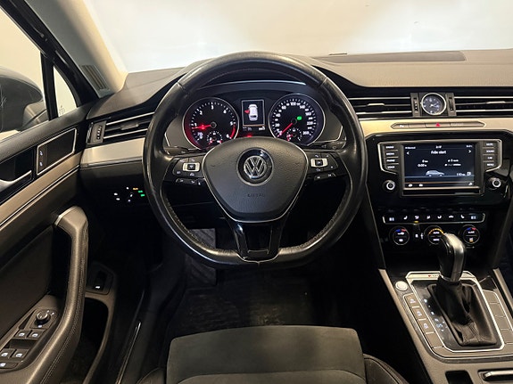 Volkswagen Passat 13 of 27