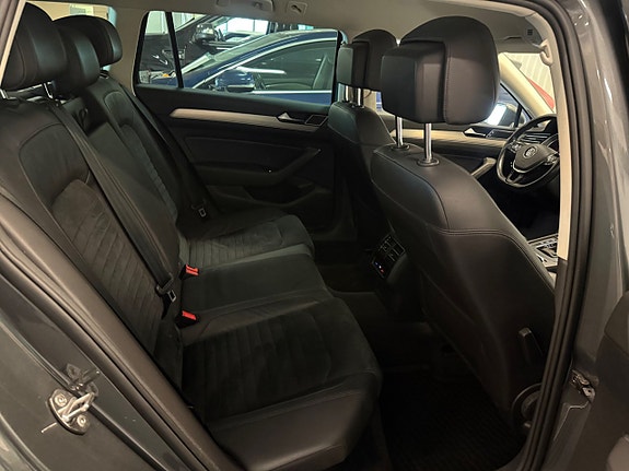 Volkswagen Passat 22 of 27