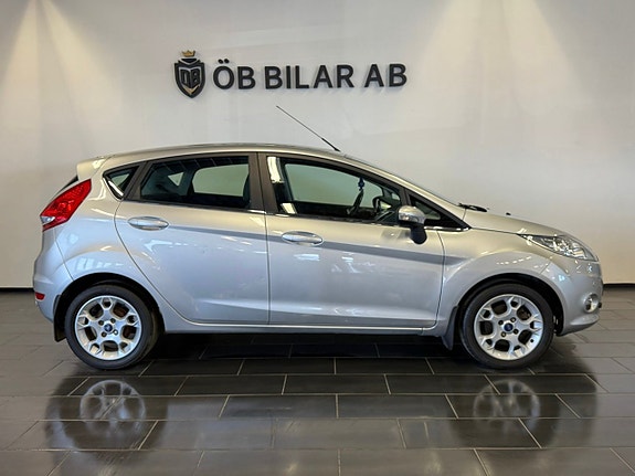 Ford Fiesta 2 of 5