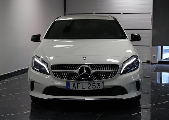 Mercedes-Benz A180 4 of 5