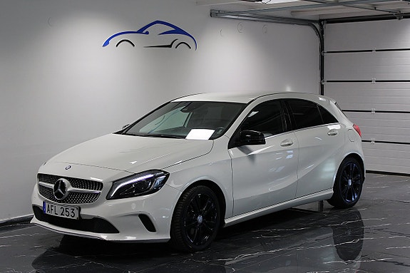 Mercedes-Benz A180 2 of 5