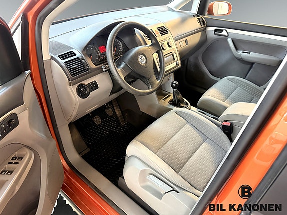 Volkswagen Touran 7 of 14
