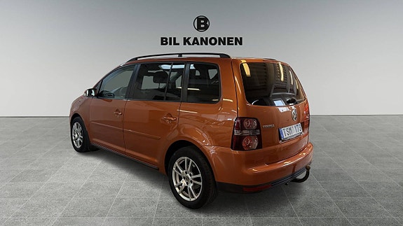 Volkswagen Touran 4 of 5