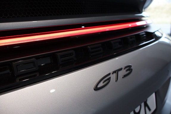 Porsche 911 GT3 8 of 20
