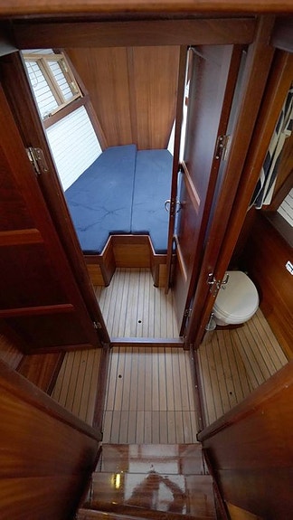Saloon motor yacht 8 of 12