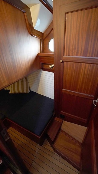 Saloon motor yacht 9 of 12