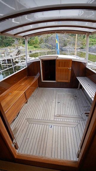 Saloon motor yacht 10 of 12