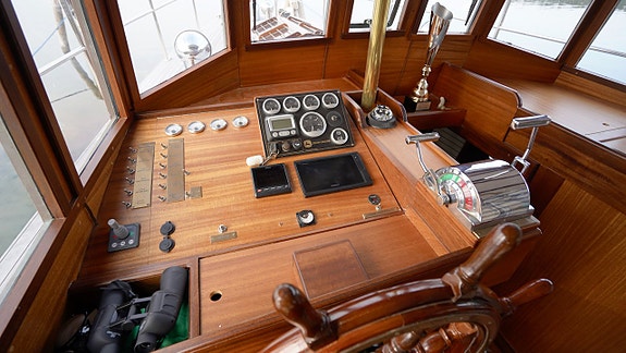 Saloon motor yacht 7 of 12