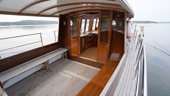 Saloon motor yacht 3 of 5
