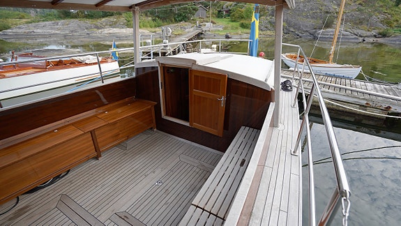 Saloon motor yacht 4 of 5