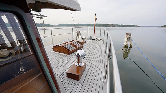 Saloon motor yacht 2 of 5