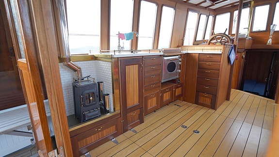 Saloon motor yacht 5 of 5