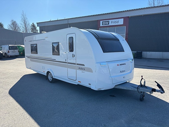 Adria Adora 613HT Långbäddar - Frontkök - Separat dusch - AC - Förtält!