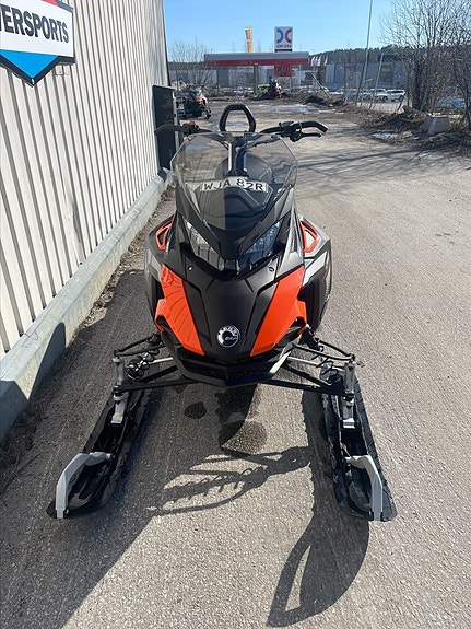 Lynx Xterrain STD 3700 600 Efi Moms! 3 of 4