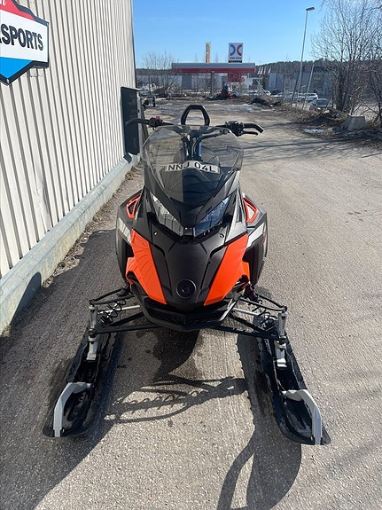 Lynx Xterrain STD 3700 600 Efi Moms! 3 of 4