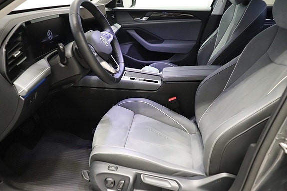 Volkswagen Passat 7 of 12