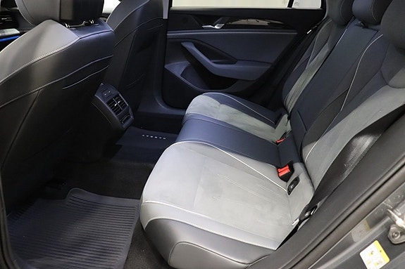 Volkswagen Passat 8 of 12