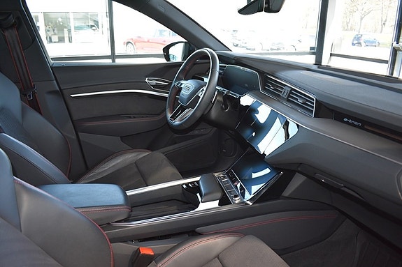 Audi Q8 e-tron 4 of 5