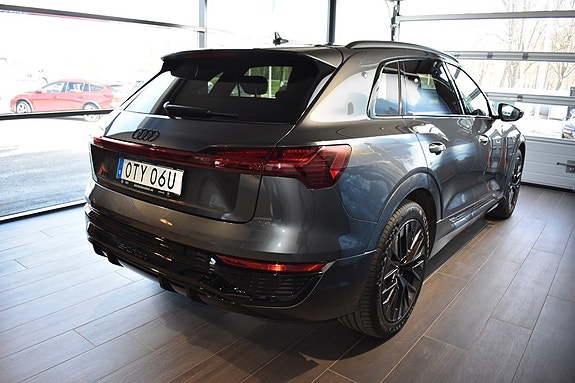 Audi Q8 e-tron 3 of 5