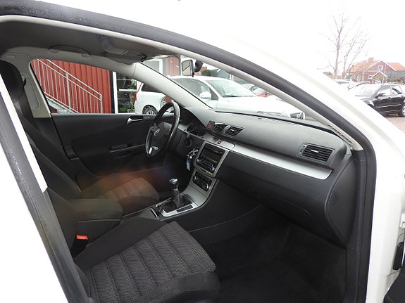 Volkswagen Passat 8 of 17