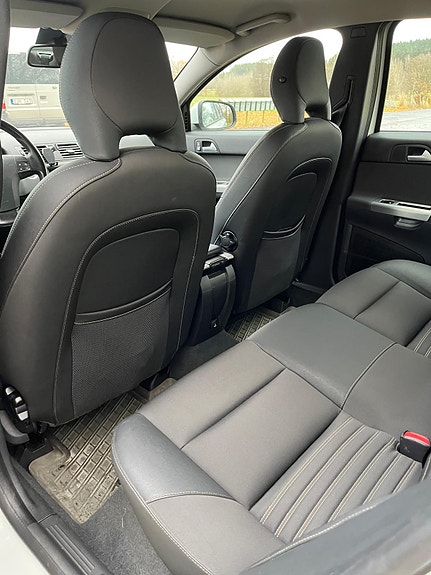 Volvo S40 2 of 5