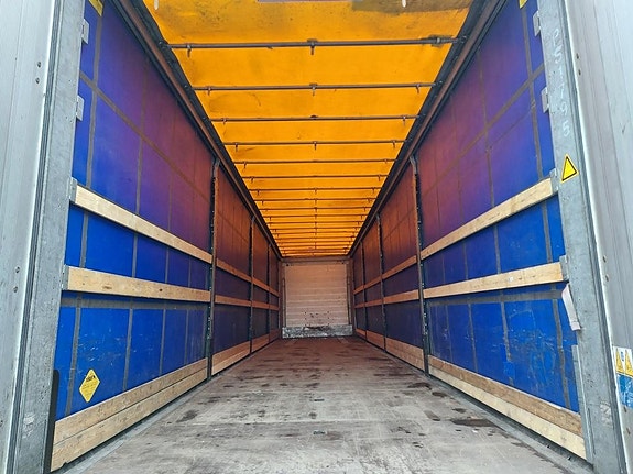 SCHMITZ Trailer Curtainsider Sliding Roof Straight 7 of 11