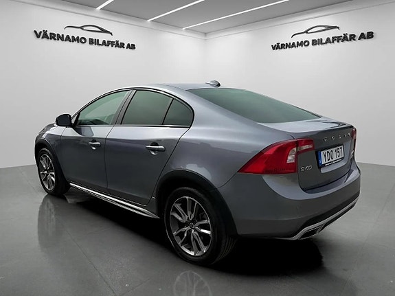 Volvo S60 Cross Country 3 of 21