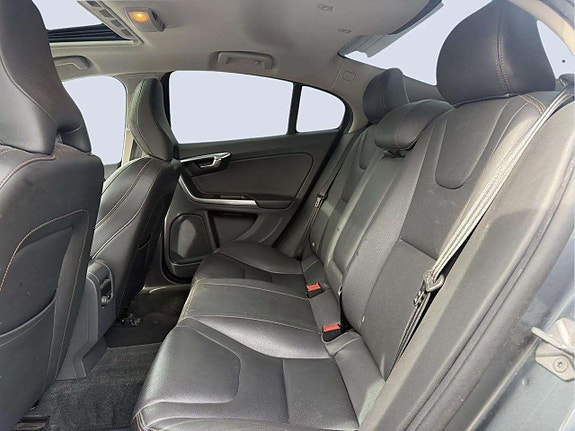 Volvo S60 Cross Country 17 of 21