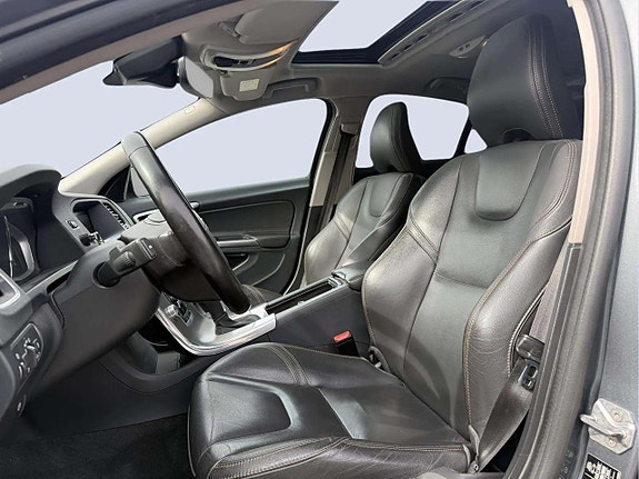 Volvo S60 Cross Country 8 of 21
