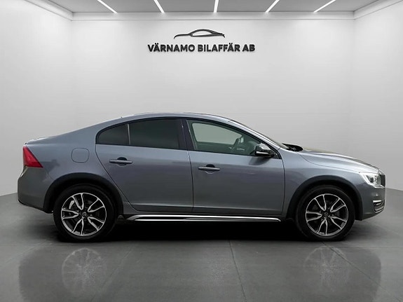 Volvo S60 Cross Country 5 of 21