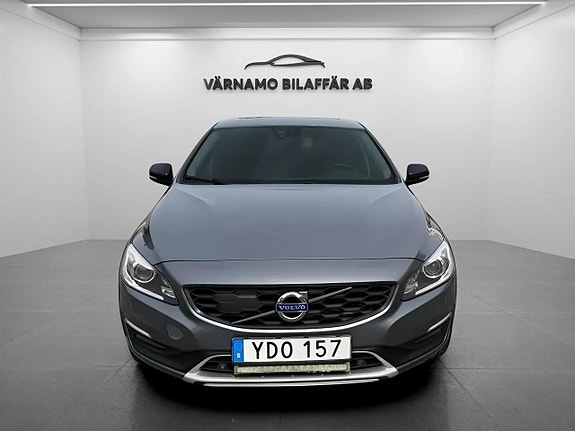 Volvo S60 Cross Country 7 of 21