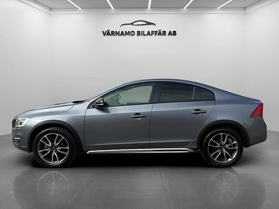 Volvo S60 Cross Country 2 of 21