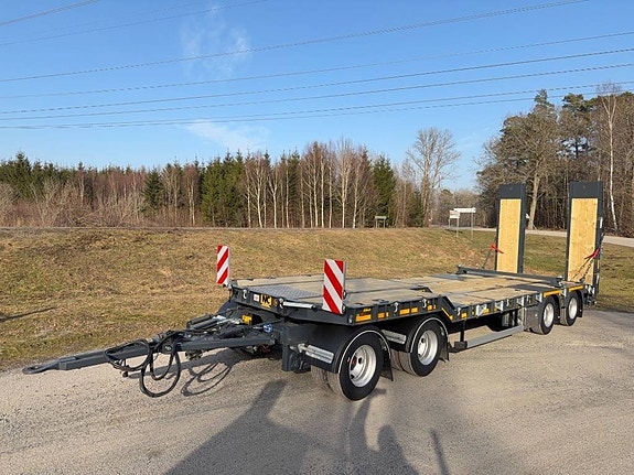 NC 4axl Maskinsläp kort version Omgående leverans