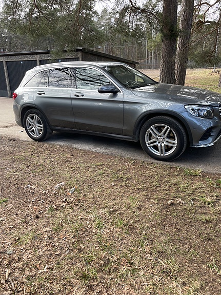 Mercedes-Benz GLC250 d 2 of 5