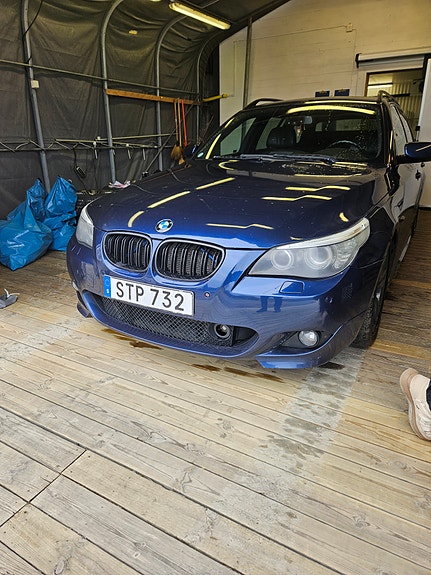 BMW 530xd 4 of 5