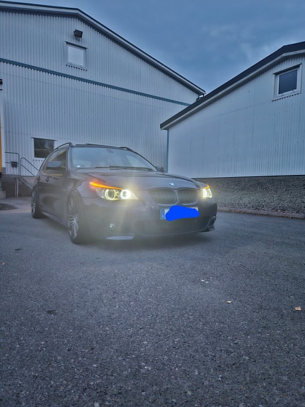 BMW 530xd 2 of 5
